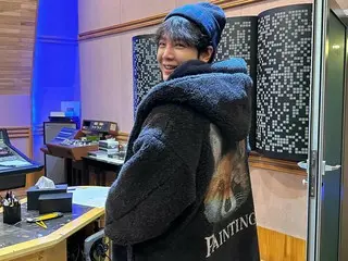 Jang Keun Suk wears a warm fox hoodie and smiles cutely