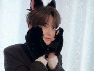 Jaejung heals with cute cat pose... "Don't worry"