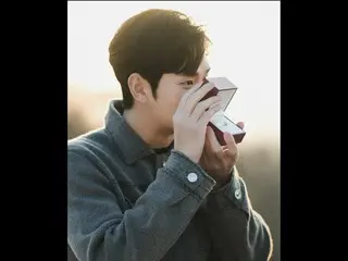 Actor Kim Soo Hyun reveals behind-the-scenes footage of the TV series "Queen of Tears"... Cute with a ring