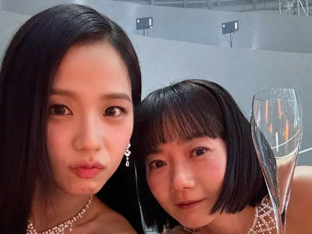Actress Bae Doo na releases photo of herself with BLACKPINK's Jisoo at "Cartier Night"