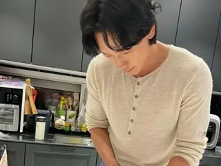 RAIN shows off his professional knife skills... even actor Lee Si Eon is impressed