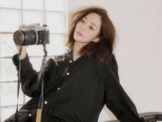 Actress Park Min Young exudes a unique style with a camera