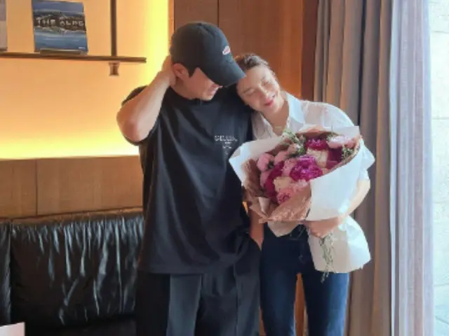 "7th wedding anniversary" Cha Ye Ryun is touched by the flower present... "Tsundere ♥ Joo Sang Wook loves you"