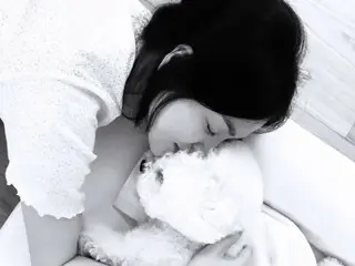 Song Hye Kyo, happy photo with her pet dog... kiss on the cheek ♥