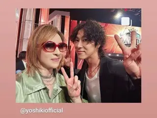TVXQ's Yunho gives a peace sign with YOSHIKI, who was also a judge on NTV's "THE DANCE DAY"!