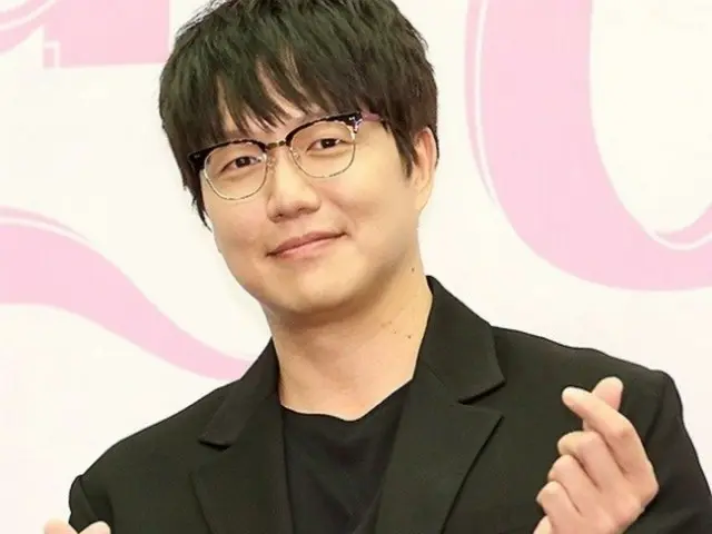 Sung Si Kyung gives laundry coupons to concertgoers in the rain... "It must be much harder to sit and get rained on"