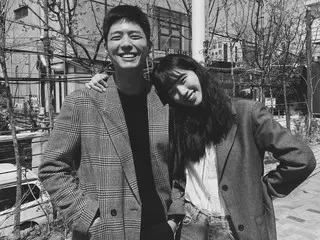 There are still many photos of Suzy and Park BoGum together! ...To celebrate the release of the movie "Wonderland"