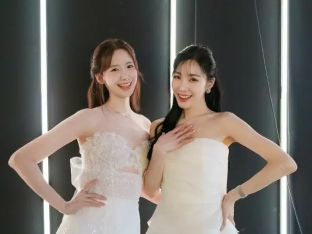 Yuna x TIFFANY, "Girls' Generation" gathered at the Blue Dragon Awards.. Self-luminous visuals