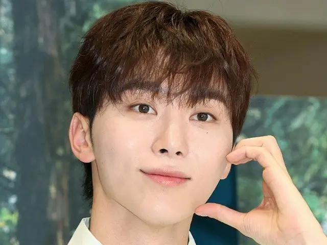 [Photo] SEVENTEEN's Seungkwan attends cosmetics brand event...dazzlingly smooth skin