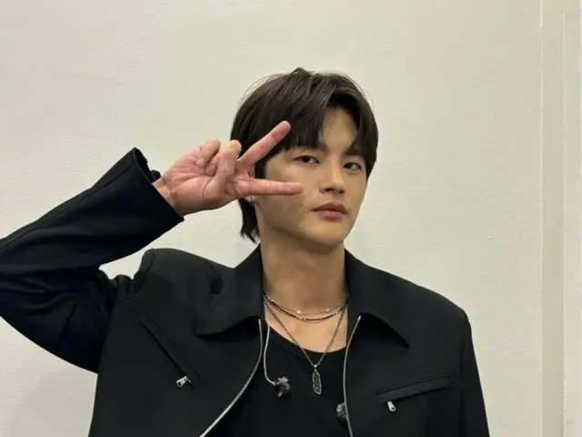 Seo In Guk greets fans in a stylish manner! First South American Fan Meeting completed!