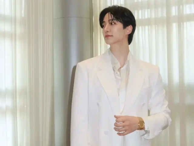 2PM's JUNHO, an all-white prince... elegant and handsome