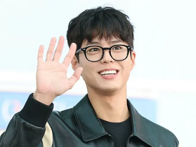[Airport Photos] Actor Park BoGum arrives in Singapore with a bright smile