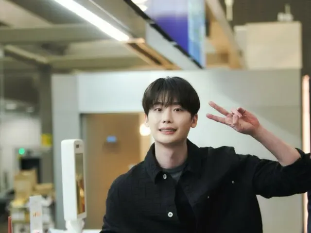 Lee Jung-suk, broad shoulders and dazzling visuals... departs for Taipei!