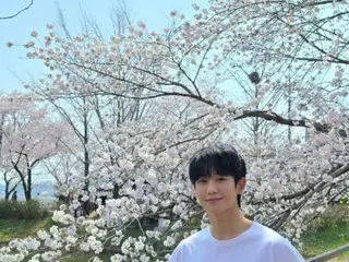 Jung HaeIn's smile is like the spring sunshine... He looks so good even in just a T-shirt