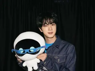 "BTS" JIN, with his dazzling visuals, takes a photo with wootteo... wootteo imitating JIN is cute