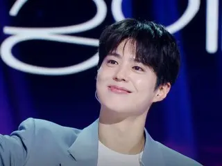 Park BoGum, a clear and bright smile... Can't wait for "THE SEASONS" on Friday