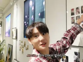 Jun Su (Xia) has fun with fans at the pop-up store...3 seconds of cuteness is just a bonus! (Video included)