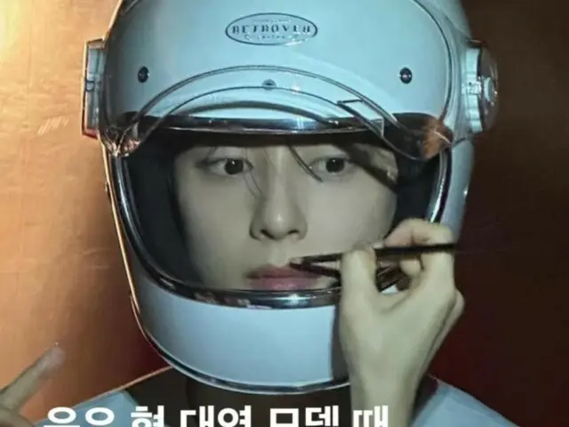 ASTRO's Cha EUN WOO is still handsome even with a helmet on
