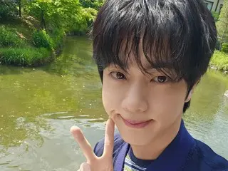 "BTS" JIN, cute peace sign... A special day in Kyoto with Aiba-senpai