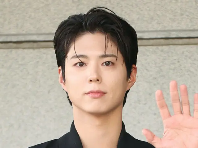 [Photo] Actor Park BoGum arrives at KBS to work for "Cantabile"