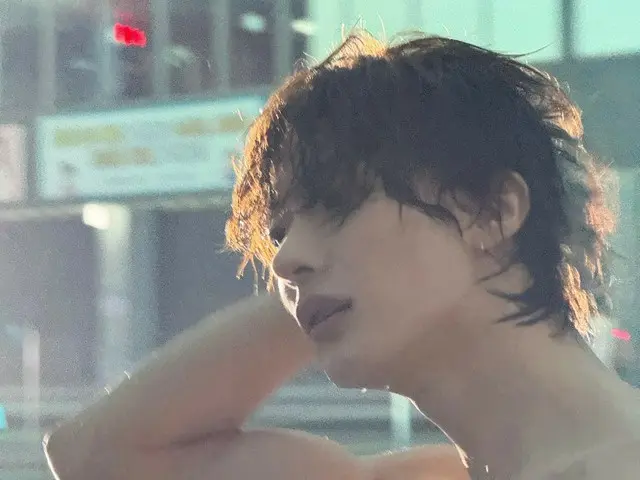 "RIIZE" Anton, as expected of a former swimmer member... Fans were surprised by his slim and muscular body in a swimsuit