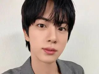 BTS' JIN, warm gaze makes your heart flutter