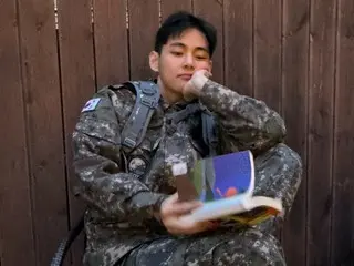 BTS's V releases unreleased photos commemorating discharge on his Instagram!