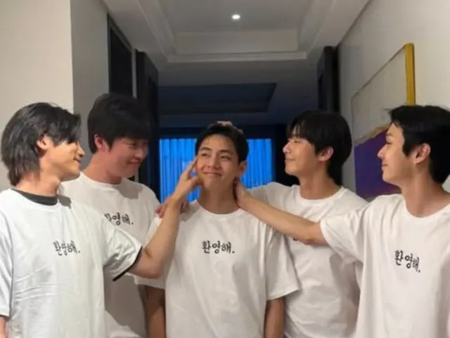 "BTS" V returns the welcome from Park Seo Jun, Park Hyung Sik, and Choi Woo-shik... "Thank you"