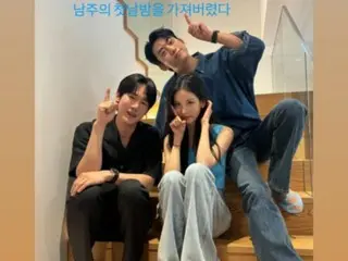 Taecyeon (2PM), Seohyun (Girls' Generation) & Yoo Young pose cutely on the stairs