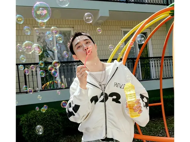 EXO's DO (Do Kyungsoo) releases the second concept photo for his first full-length album "Bliss"... an explosion of open-minded boyish beauty