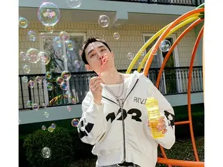 EXO's DO (Do Kyungsoo) releases the second concept photo for his first full-length album "Bliss"... an explosion of open-minded boyish beauty