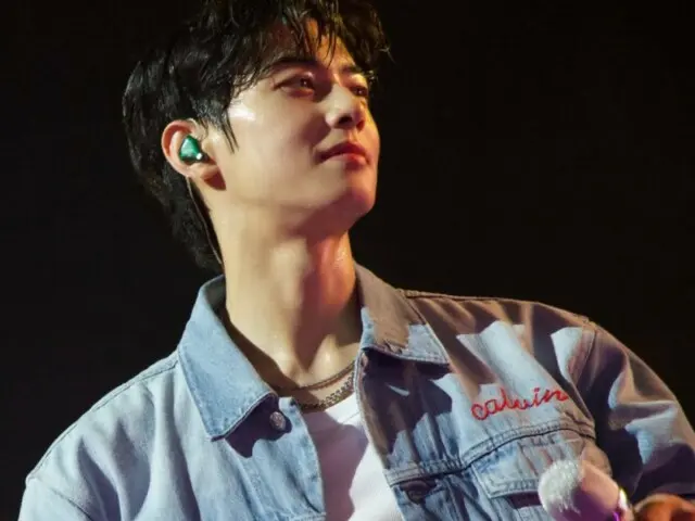 ASTRO's Cha EUN WOO, even the sweat flowing from his body is beautiful and refreshing... He wears denim fashion stylishly