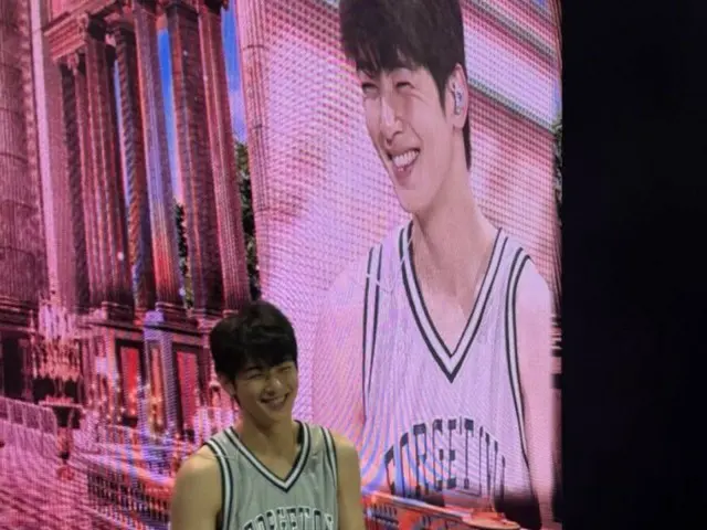 ASTRO's Cha EUN WOO shows off the best smile for fans... Behind-the-scenes cuts from Korean fan meeting released