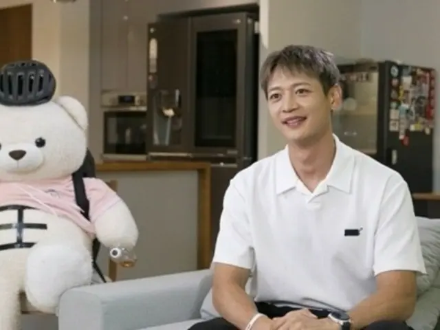 SHINee's Minho tops Hot Topic with "Fireman," beating out Scarlett Johansson