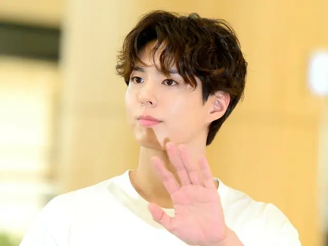 [Airport Photo] Actor Park BoGum, "Airport fashion complete with black and white"