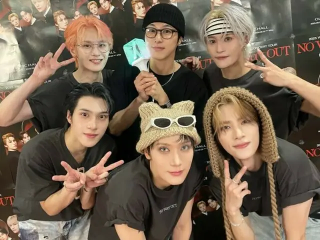 TVXQ's Yunho (U-KNOW) takes a group shot with WayV... cheering with a penlight