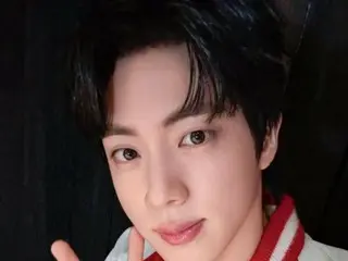 BTS' JIN delivers a refreshing performance from London! "ARMY's energy overflowed onto the stage."