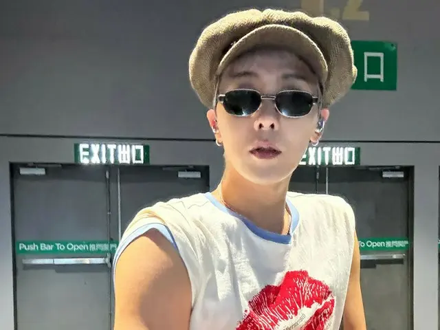 G-DRAGON (BIGBANG), muscular arms hidden behind a slim body