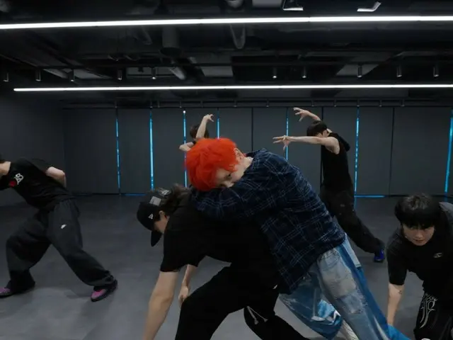 SHINee's KEY releases dance practice video for new song "HUNTER" (video available)