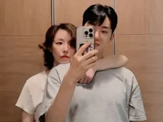 Jo Kwon & GAIN, natural skinship...still the "Adam couple" two-shot