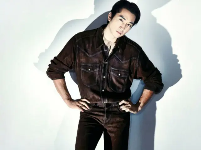Song Seung-ho, 50 years old, is full of wild vibes... A-cut pictorial that also shows explosive chemistry with Um Jung-Hwa