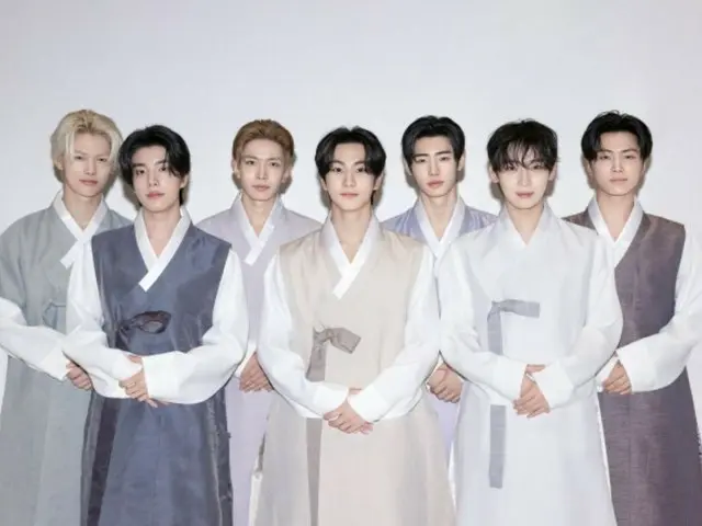 ENHYPEN greets fans in hanbok for mid-autumn celebration... "Have a happy holiday with your loved ones" (video included)