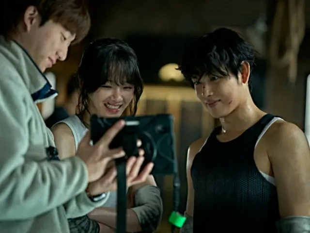 Netflix's film "Mantis" starring Yim Siwan reaches second place globally... Making-of stills revealed