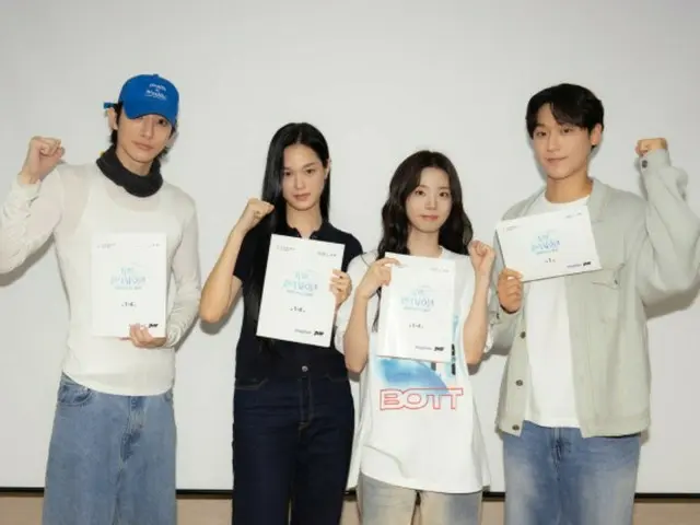 Actor Lee Do Hyun's comeback project is Hong Sisters' new film "Grand Galaxy Hotel"... co-starring with Shin Sia, Lee Soo Hyuk, and Lee Soo Hyeon