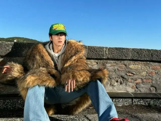 TVXQ's Yunho (U-KNOW) shows off his sense of style with a cap and fur coat... "Body language goes beyond words"