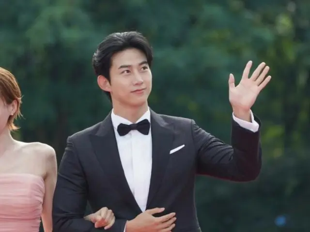 2PM's Taecyeon performs brilliantly as MC at the Seoul TV Series Awards 2025... The dazzling Prince