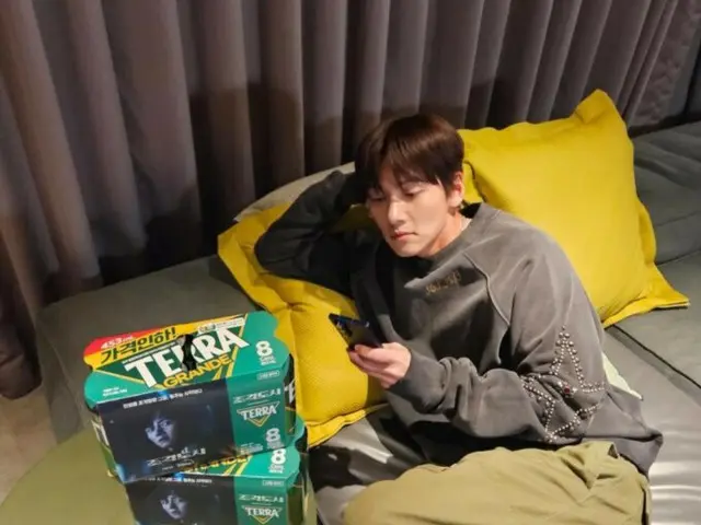 Ji Chang Wook looks happy drinking beer... Looking forward to the release of "Fabricated City" and the pop-up event!