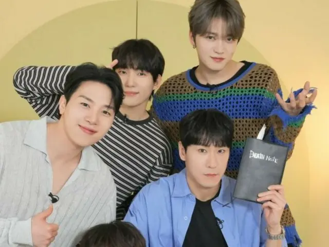 Jaejung meets the new cast of the musical "Death Note"...I thought it was a new group