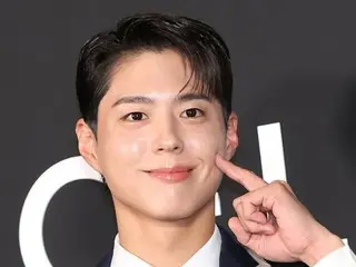 Singer RUI (Lee Seung Chul) shows off his friendship with Park Bo Gum... He asked him to star in the 40th anniversary musical... (Rooftop Problem Children)