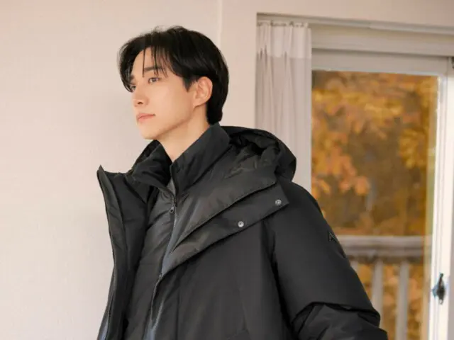 2PM's Lee Junho exudes a mature charm in simple all-black fashion